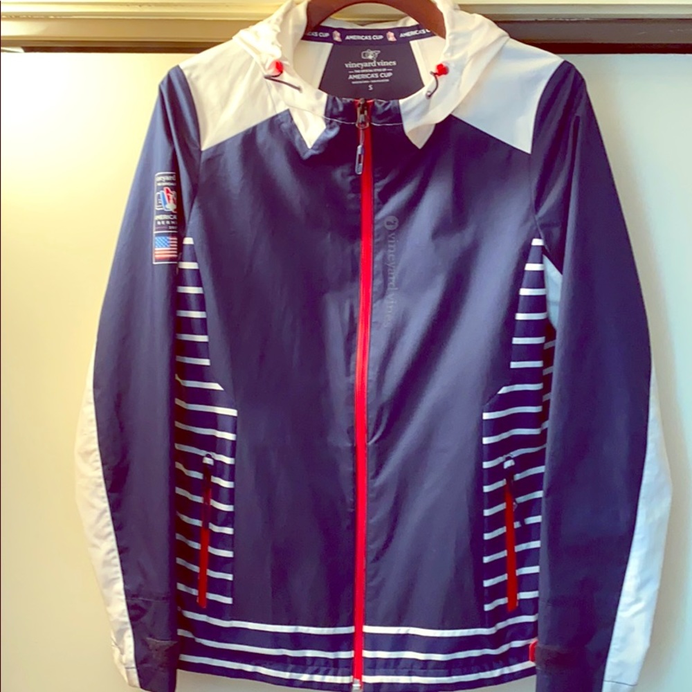 vineyard vines women’s rain jacket size small